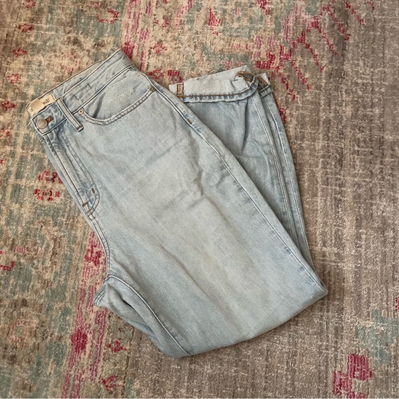 The Curvy Perfect Vintage Jean- Light Wash - Picture 3 of 11